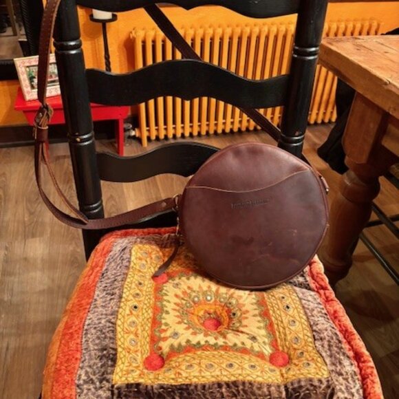 Portland Leather Circle Crossbody ~ in Large Version (9 inches) - Picture 4 of 9